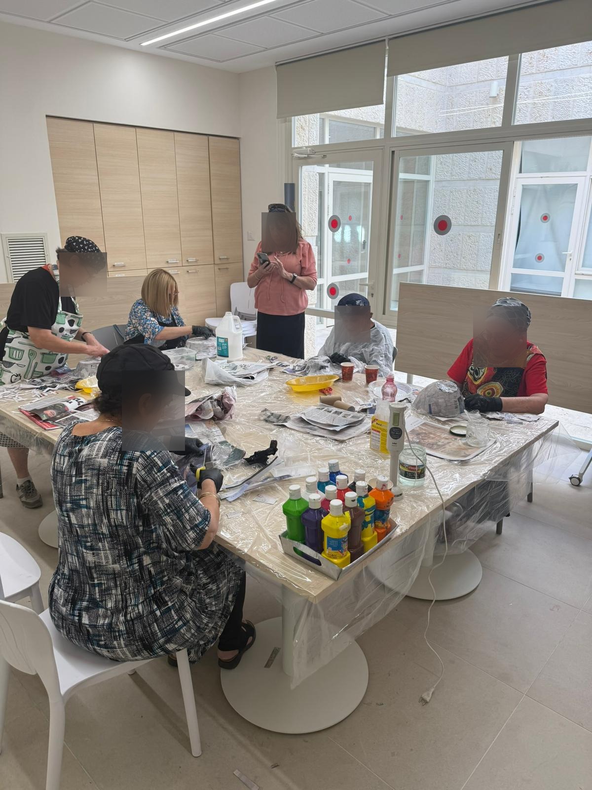 קבוצת נשים ביצירה